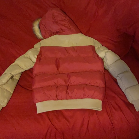 There’s no tag of the brand! It’s very well taken care of, like new condition. - Picture 2 of 2